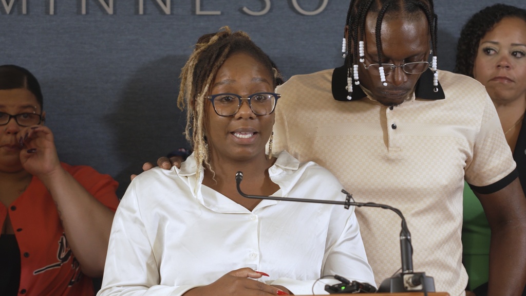 Briana Hooper talks to reporters about her father Bryan Hooper Sr.'s conviction for a murder that prosecutors now say he did not commit on Tuesday, Aug. 12, 2025 in Minneapolis, Minn. (AP Photo/Mark Vancleave)