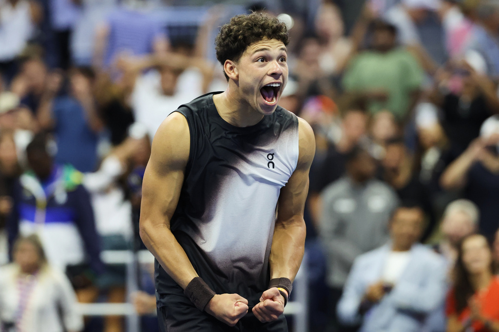 Ben Shelton, of the United States, celebrates after winning against Carlos Alcaraz, of Spain, inthe quarterfinal round of the U.S. Open tennis championships, Wednesday, Sept. 9, 2026, in New York. (AP Photo/Heather Khalifa)
