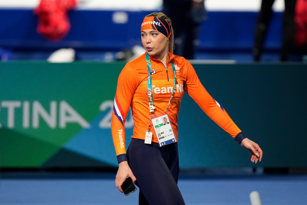 Jutta Leerdam of the Netherlands walks inside the venue ahead of the women's 3,000 meters speedskating race at the 2026 Winter Olympics, in Milan, Italy, Saturday, Feb. 7, 2026. (AP Photo/Luca Bruno)