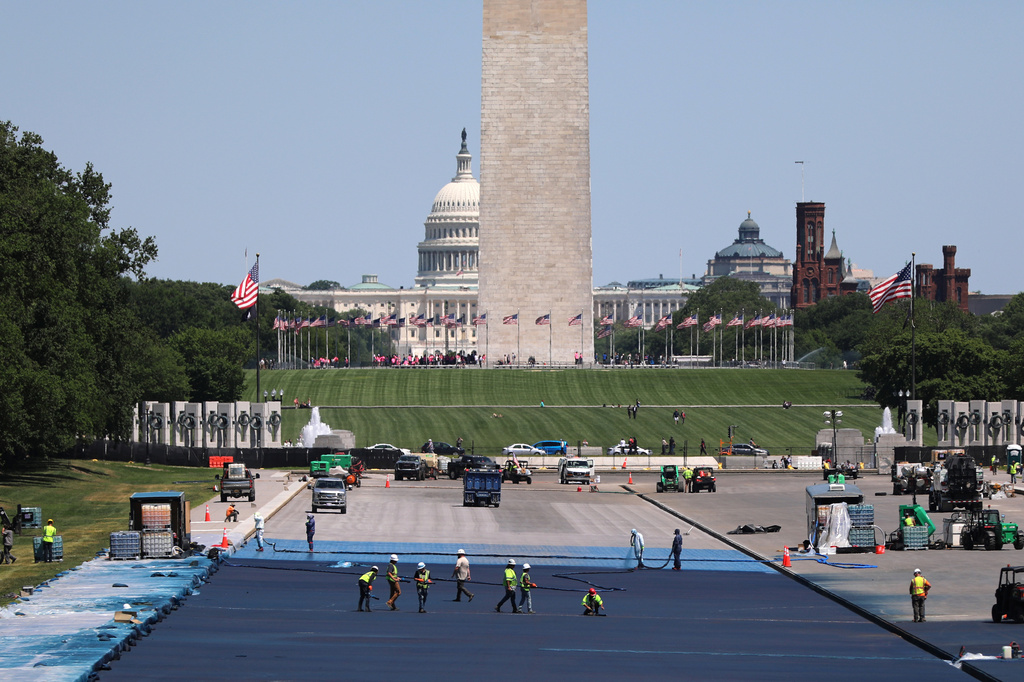 Workers apply a blue protective coating as part of a renovation project to the Lincoln Memorial Reflecting Pool, Tuesday, May 12, 2026, on the National Mall in Washington. (AP Photo/Rahmat Gul)