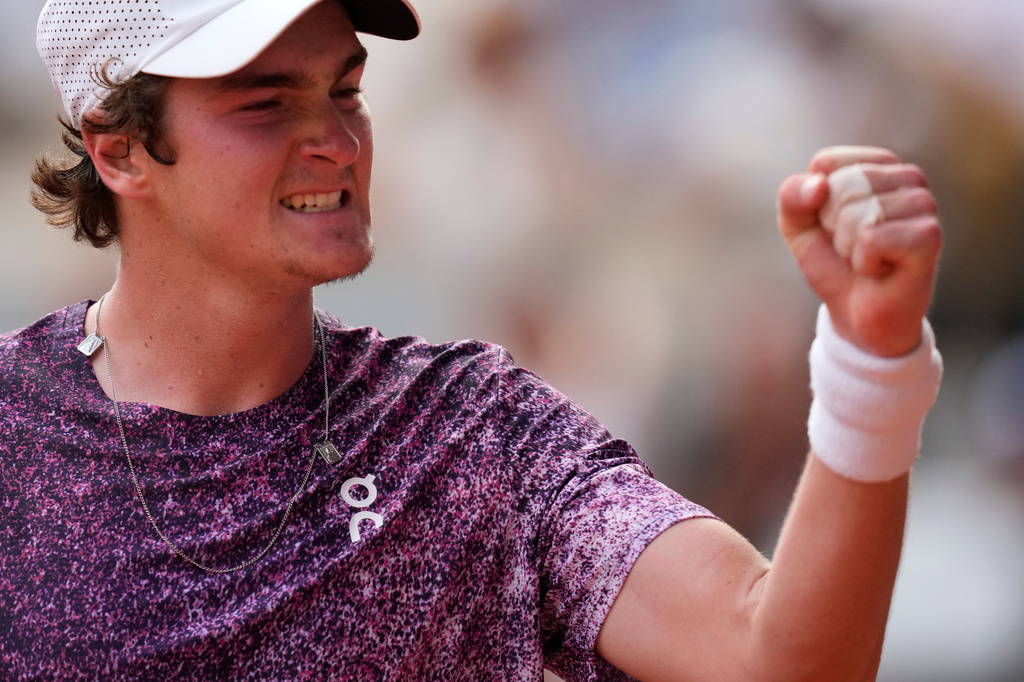 Joao Fonseca of Brazil reacts as he plays against Novak Djokovic of Serbia during their third round men's singles tennis match at the French Open tennis tournament in Paris, Friday, May 29, 2026. (AP Photo/Christophe Ena)