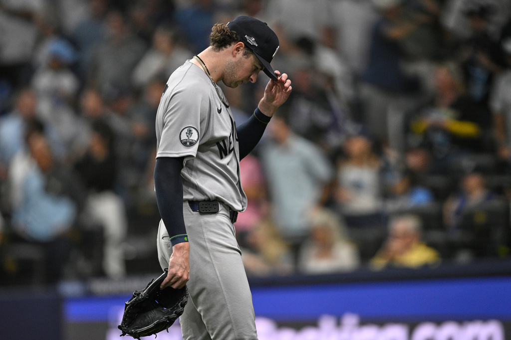 New York Yankees starting pitcher Cam Schlittler leaves Game 2 of an American League Division Series baseball game against the Tampa Bay Rays during the fifth inning Monday, Oct. 5, 2026, in St. Petersburg, Fla. (AP Photo/Phelan Ebenhack)