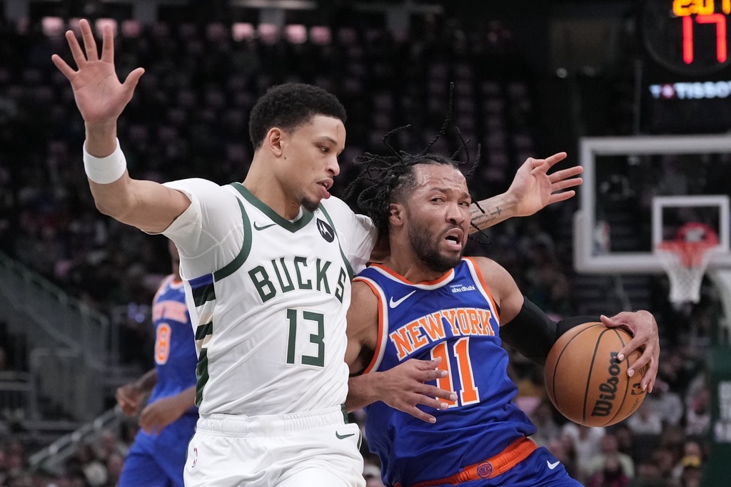 New York Knicks' Jalen Brunson tries to get past Milwaukee Bucks' Ryan Rollins during the first half of an NBA basketball game Tuesday, Oct. 28, 2025, in Milwaukee. (AP Photo/Morry Gash)