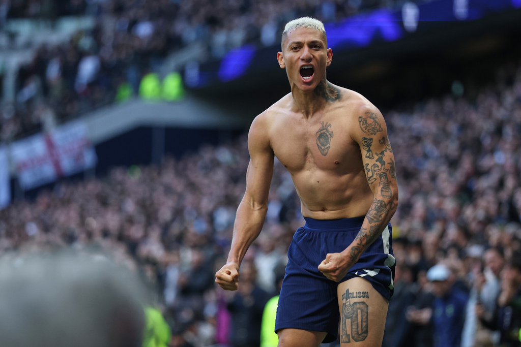 Tottenham's Richarlison celebrates after scoring his side's second goal during the English Premier League soccer match between Tottenham Hotspur and Manchester United in London, England, Saturday, Nov. 8, 2025. (AP Photo/Ian Walton)
