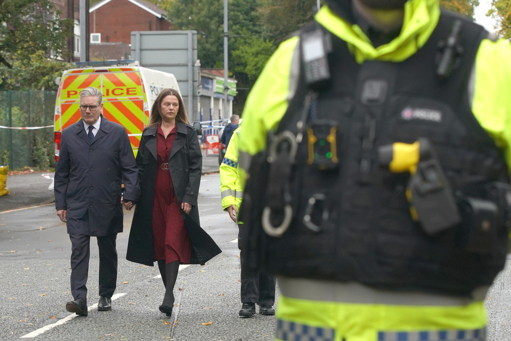 Britain's Prime Minister Keir Starmer and his wife Victoria arrive to meet emergency workers near Heaton Park Hebrew Congregation synagogue in Manchester, England, Friday, Oct. 3, 2025, where two people died in a terror attack on Thursday. (AP Photo/Ian Hodgson)