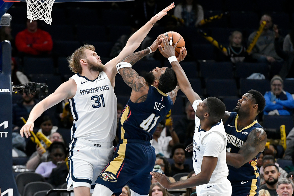 New Orleans Pelicans guard Saddiq Bey (41) handles the ball against Memphis Grizzlies center Jock Landale (31) and forward Cedric Coward, second from right, as Pelicans forward Zion Williamson, far right, moves for position in the first half of an NBA basketball game Friday, Jan. 23, 2026, in Memphis, Tenn. (AP Photo/Brandon Dill)