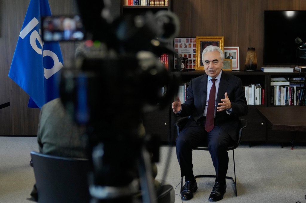International Energy Agency Executive Director Fatih Birol speaks during an interview with The Associated Press, at the IEA headquarters in Paris, Thursday, April 16, 2026. (AP Photo/Michel Euler)