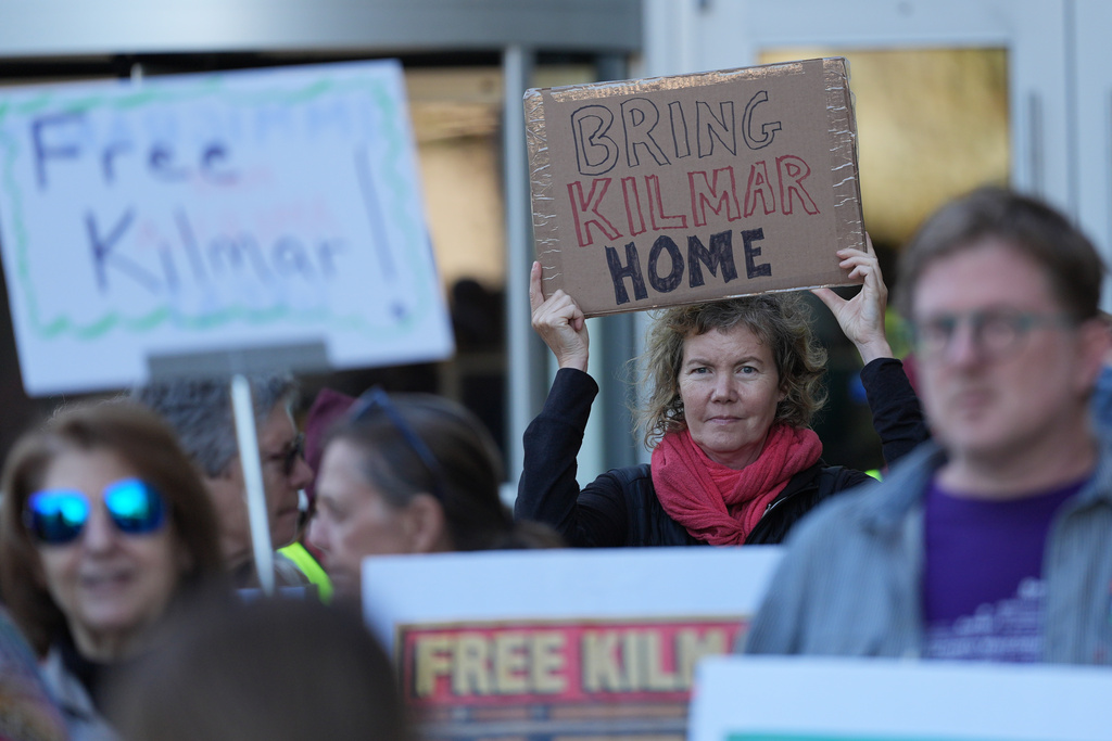 Immigrant activists rally outside of the United States District Court District of Maryland ahead of an evidentiary hearing where attorneys for Kilmar Abrego Garcia will seek his immediate release from immigration detention, Friday, Oct. 10, 2025, in Greenbelt, Md. (AP Photo/Stephanie Scarbrough)