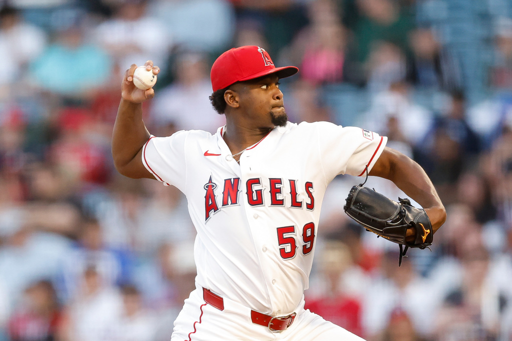 Los Angeles Angels starting pitcher Jose Soriano pitches during the second inning of a baseball game against the Atlanta Braves, Monday, April 6, 2026, in Anaheim, Calif. (AP Photo/Caroline Brehman)