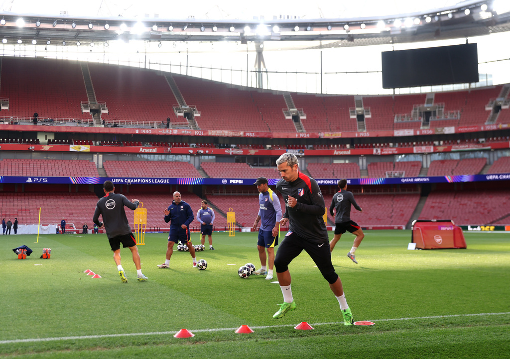 Atletico Madrid's Antoine Griezmann attends a training session in London, Monday, May 4, 2026, ahead of the Champions League semifinal second leg soccer match between Arsenal and Atletico Madrid on Tuesday. (Steven Paston/PA via AP)