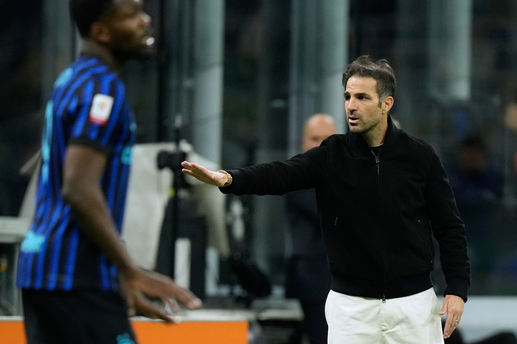 Como's head coach Cesc Fabregas gestures during the Italian Cup, return-leg soccer match between Inter Milan and Como, in Milan, Italy, Tuesday, April 21, 2026. (AP Photo/Luca Bruno)