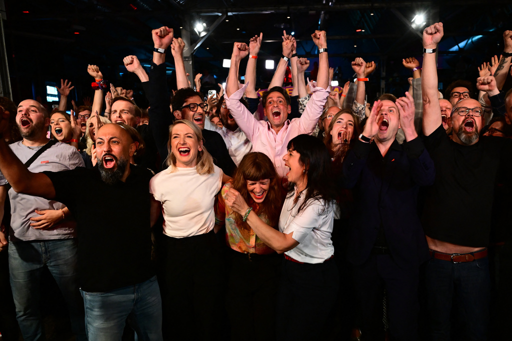 Supporters and members of the Left Party react to the projected results of the House of Representatives election at an election party in Berlin, Sunday, Sept. 20, 2026. (Sebastian Gollnow/dpa via AP)
