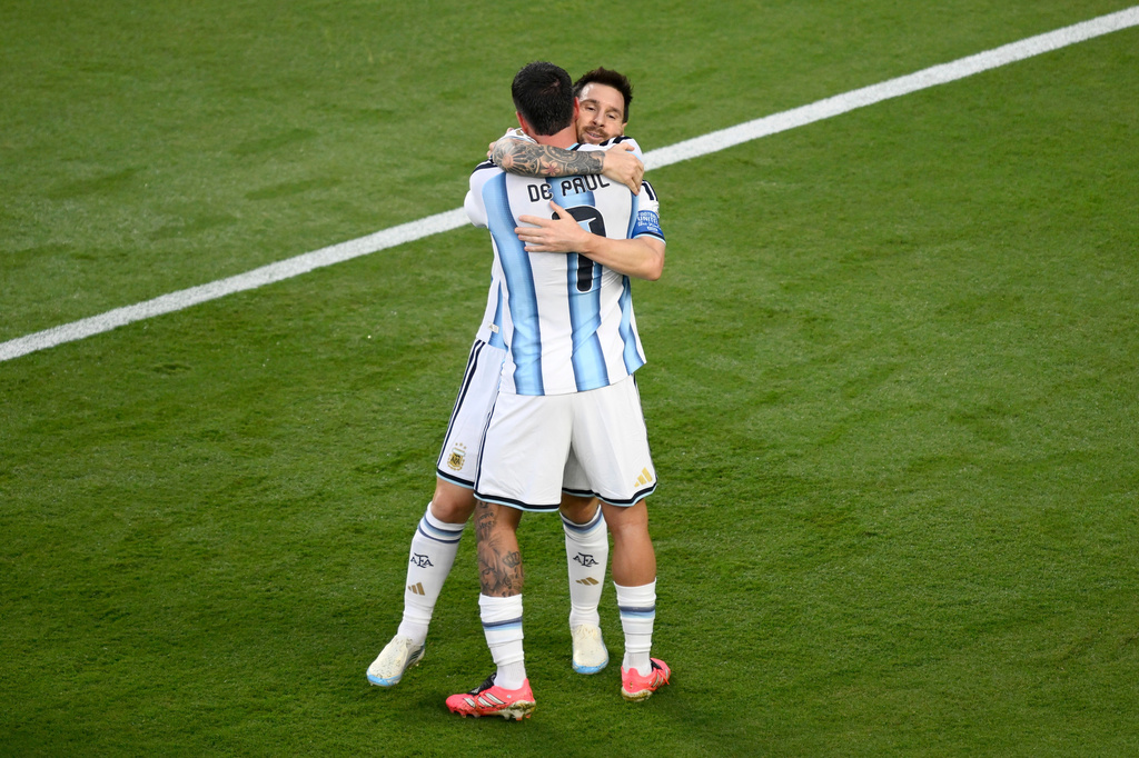 Argentina's Lionel Messi (10) celebrates with Rodrigo de Paul (7) after scoring their opening goal during the World Cup Group J soccer match between Argentina and Algeria in Kansas City, Mo., Tuesday, June 16, 2026. (AP Photo/Reed Hoffmann)