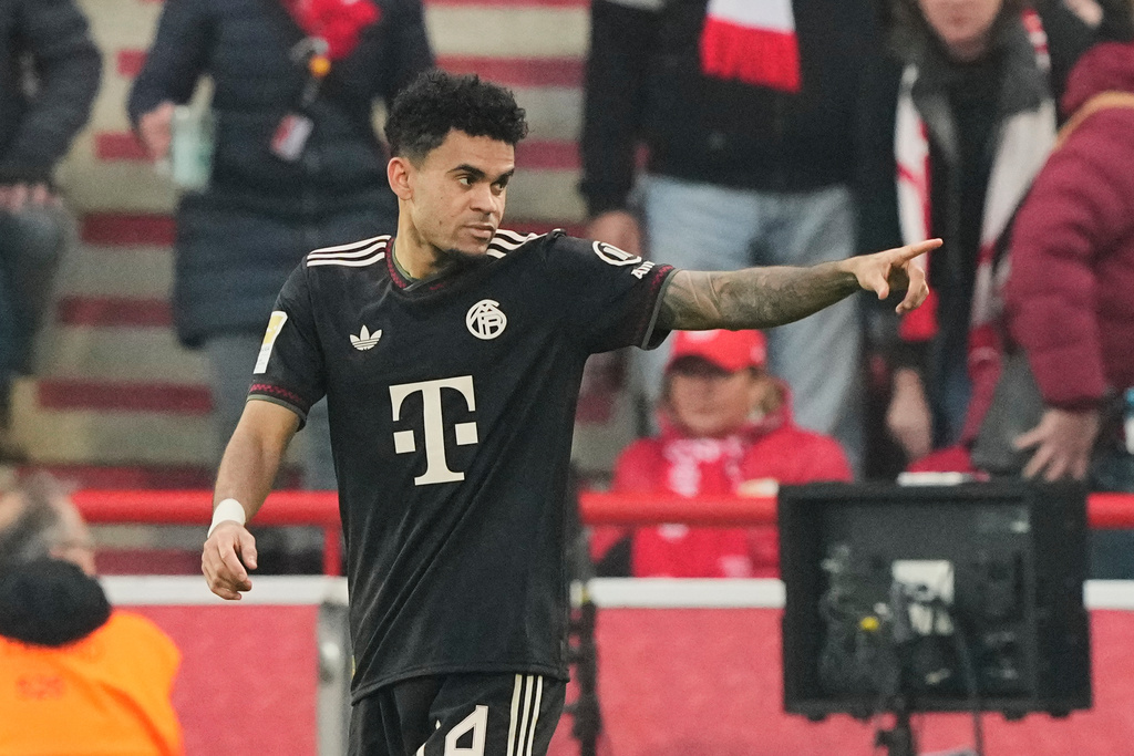 Bayern's Luis Diaz celebrates after scoring his side's opening goal during the Bundesliga soccer match between Union Berlin and FC Bayern Munich in Berlin, Germany, Saturday, Nov. 8, 2025. (AP Photo/Martin Meissner)