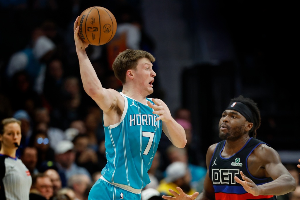 Charlotte Hornets guard Kon Knueppel (7) looks to pass the ball against Detroit Pistons forward Isaiah Stewart, right, during the first half of an NBA basketball game in Charlotte, N.C., Monday, Feb. 9, 2026. (AP Photo/Nell Redmond)
