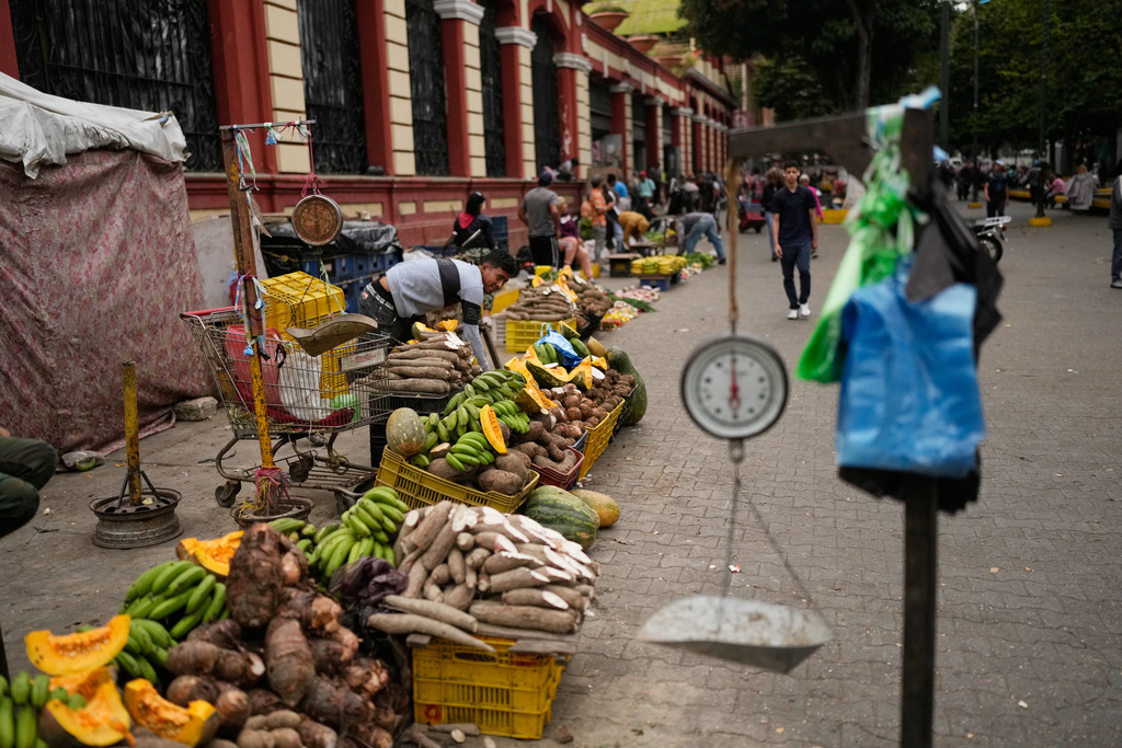 Vendors display vegetables at a street market in Caracas, Venezuela, Thursday, Jan. 8, 2026. (AP Photo/Matias Delacroix)