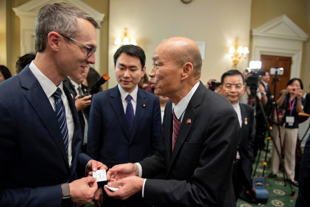 Han Kuo-yu, Taiwan's President of the Legislative Yuan hands his business card to Rep. James Walkinshaw, D-Va., during a reception hosted by the Taipei Economic and Cultural Representative Office in the United States, (TECRO), on Capitol Hill in Washington, Wednesday, June 24, 2026. (AP Photo/Cliff Owen)