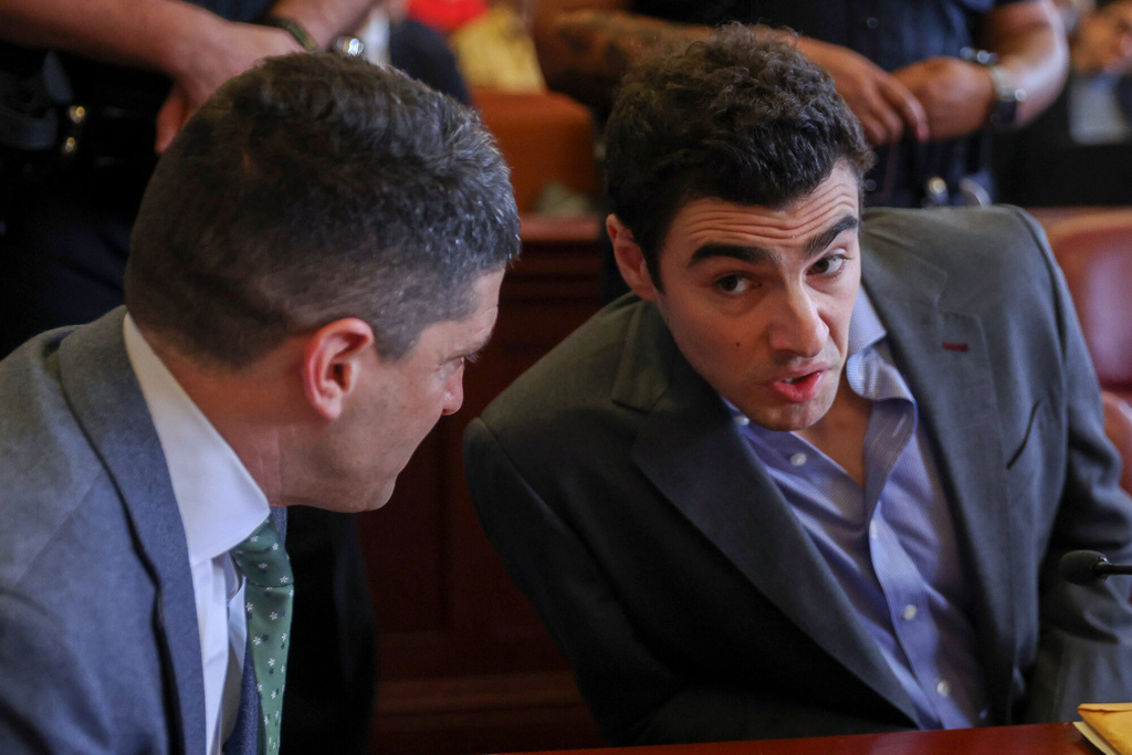 Luigi Mangione appears in Manhattan Criminal Court, Monday, Dec. 8, 2025, in New York. (Sarah Yenesel/Pool Photo via AP)