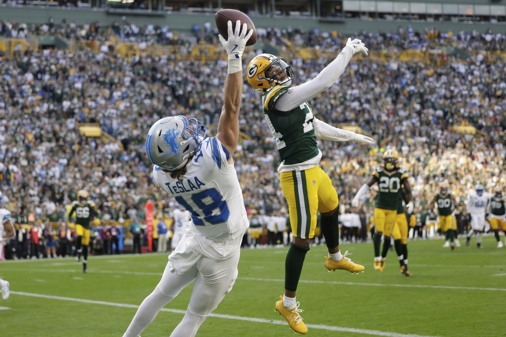 Detroit Lions wide receiver Isaac TeSlaa (18) catches a 13-yard touchdown pass as Green Bay Packers cornerback Carrington Valentine (24) defends during the second half of an NFL football game Sunday, Sept. 7, 2025, in Green Bay, Wis. (AP Photo/Matt Ludtke)