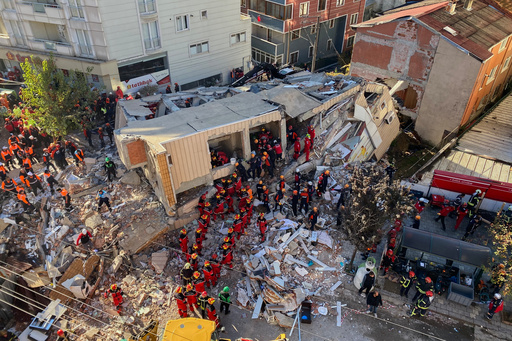 Firefighters and rescue teams search for trapped people after a residential building that collapsed in Gebze, Turkey, Wednesday, Oct. 29, 2025. (Cihan Atik/IHA via AP) Firefighters and rescue teams search for trapped people after a residential building that collapsed in Gebze, Turkey, Wednesday, Oct. 29, 2025. (Cihan Atik/IHA via AP)