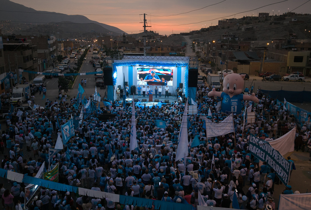 Presidential candidate Rafael López Aliaga, of the Popular Renewal party, delivers a speech during a campaign rally in the Manchay neighborhood in Lima, Peru, Saturday, April 4, 2026. (AP Photo/Guadalupe Pardo)