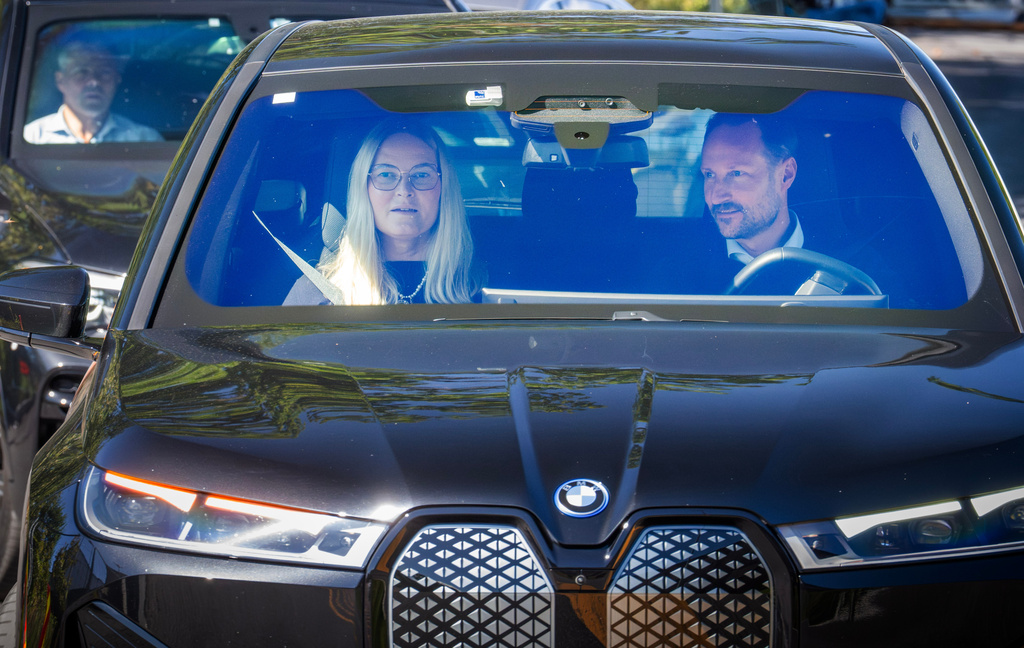 Norway's Crown Prince Haakon and Crown Princess Mette-Marit leave the Rikshospitalet, where King Harald is hospitalized, in Oslo, Tuesday, Aug. 25, 2026. (Ole Berg-Rusten/NTB Scanpix via AP)