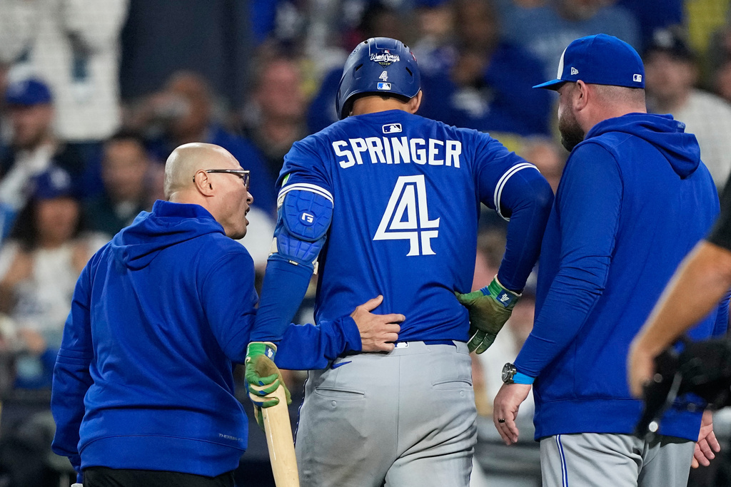 Toronto Blue Jays' George Springer leaves the game with an injury during the seventh inning in Game 3 of baseball's World Series against the Los Angeles Dodgers, Monday, Oct. 27, 2025, in Los Angeles. (AP Photo/Brynn Anderson)