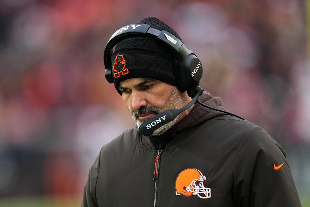 Cleveland Browns head coach Kevin Stefanski walks along the sideline during the second half of an NFL football game against the San Francisco 49ers, Sunday, Nov. 30, 2025, in Cleveland. (AP Photo/Sue Ogrocki)