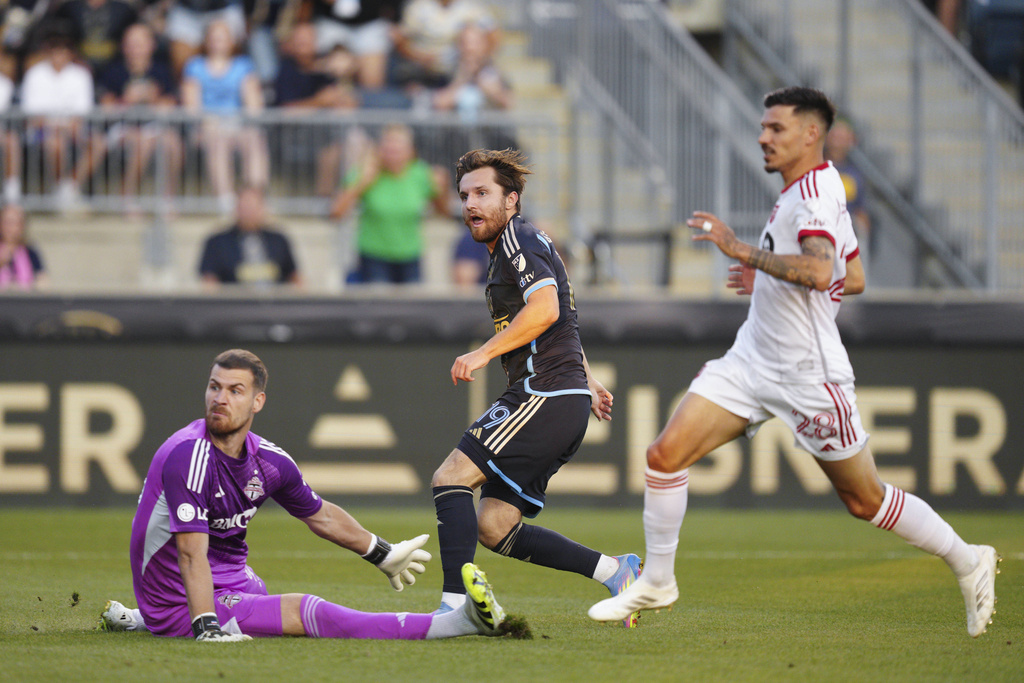 Philadelphia Union's Indiana Vassilev, center, watches his goal past Toronto FC goalkeeper Luka Gavran, left, and Raoul Petretta, right, during the first half of an MLS soccer match, Saturday, Aug. 9, 2025, in Chester, Pa. (AP Photo/Derik Hamilton)