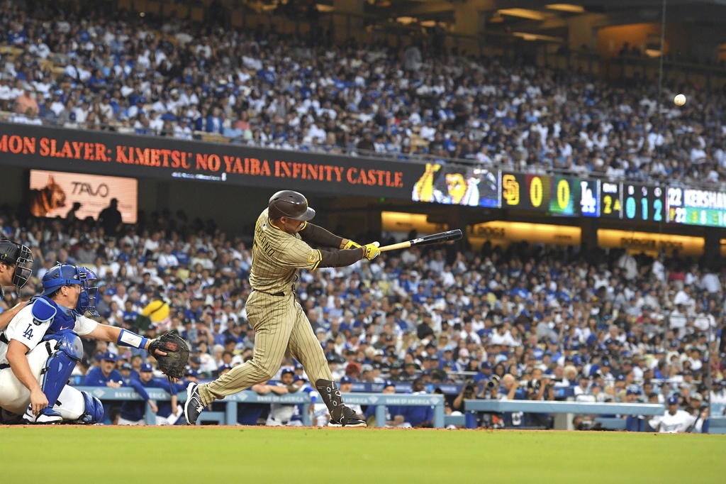 San Diego Padres' Ramon Laureano, right, hits a solo home run as Los Angeles Dodgers' Will Smith watches during the second inning of a baseball game Friday, Aug. 15, 2025, in Los Angeles. (AP Photo/Mark J. Terrill)