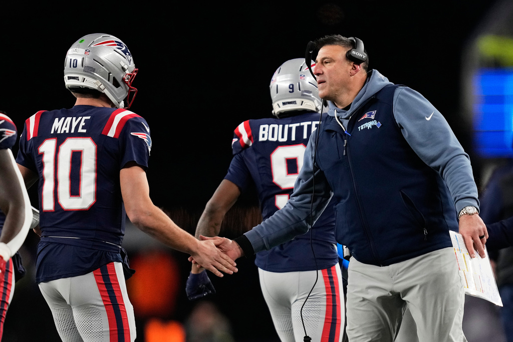 New England Patriots head coach Mike Vrabel, right, greets quarterback Drake Maye during the second half of an NFL football game against the Miami Dolphins in Foxborough, Mass., Sunday, Jan. 4, 2026. (AP Photo/Charles Krupa)