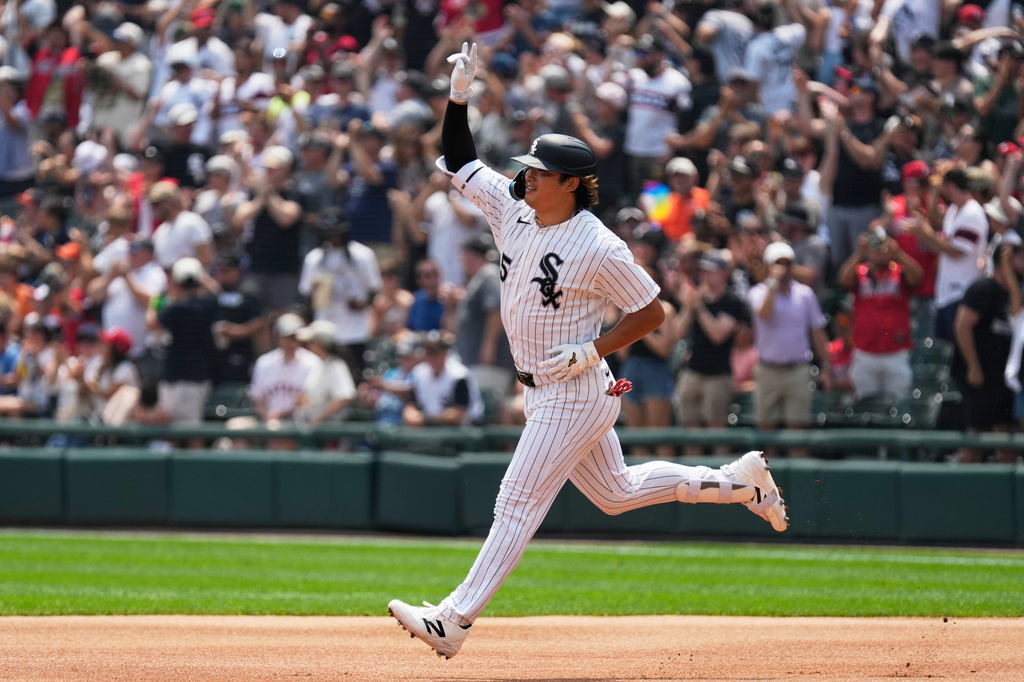 Chicago White Sox's Munetaka Murakami, of Japan, celebrates as he rounds the bases after hitting a two-run home run during the first inning of a baseball game against the Houston Astros in Chicago, Sunday, July 26, 2026. (AP Photo/Nam Y. Huh)