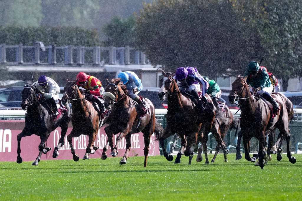 Horses gallop during the Qatar Arc de Triomphe horse race, Sunday, Oct. 5, 2025 at the Longchamp horse track in Paris. (AP Photo/Michel Euler)