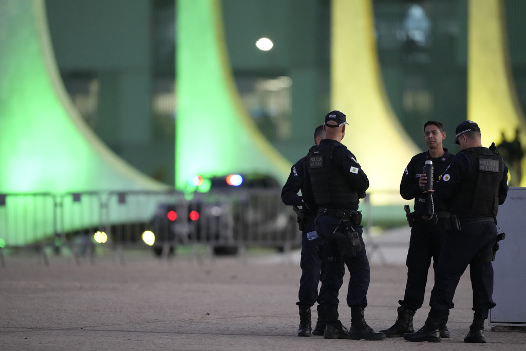 Police stand guard in front of the Supreme Court, one day before the second part of former President Jair Bolsonaro's trial, in Brasilia, Brazil, Monday, Sept. 8, 2025. (AP Photo/Eraldo Peres)