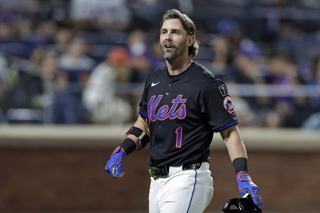 Mets' Jeff McNeil ejected after called third strike from former teammate  Jacob deGrom - Daily Independent