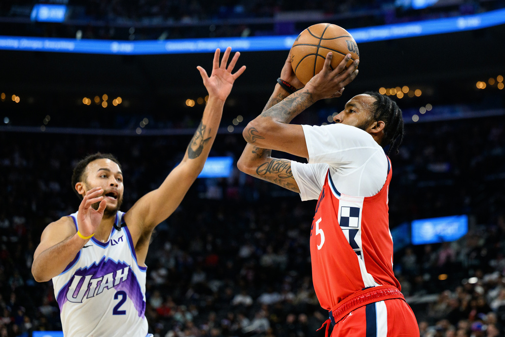 Los Angeles Clippers forward Derrick Jones Jr. (5) shoots while under pressure from Utah Jazz forward Kyle Anderson (2) during the first half of an NBA basketball game Thursday, Jan. 1, 2026, in Inglewood, Calif. (AP Photo/William Liang)