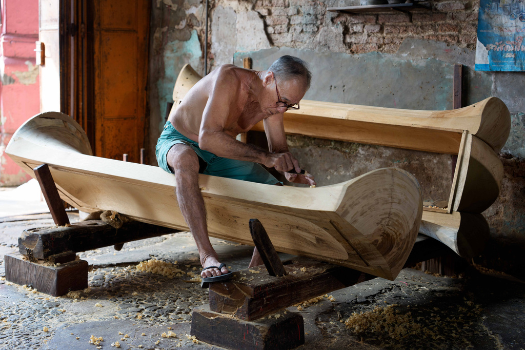 Goh Khuay Par works on a Mei Hua coffin at his family's workshop in Muar, Malaysia, Thursday, Sept. 3, 2026. (AP Photo/Vincent Thian)
