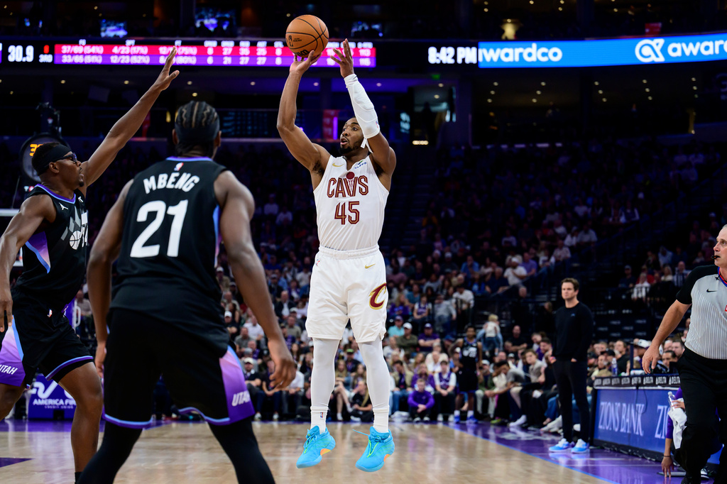 Cleveland Cavaliers guard Donovan Mitchell (45) shoots over Utah Jazz center Oscar Tshiebwe, left, during the second half of an NBA basketball game, Monday, March 30, 2026, in Salt Lake City. (AP Photo/Tyler Tate)