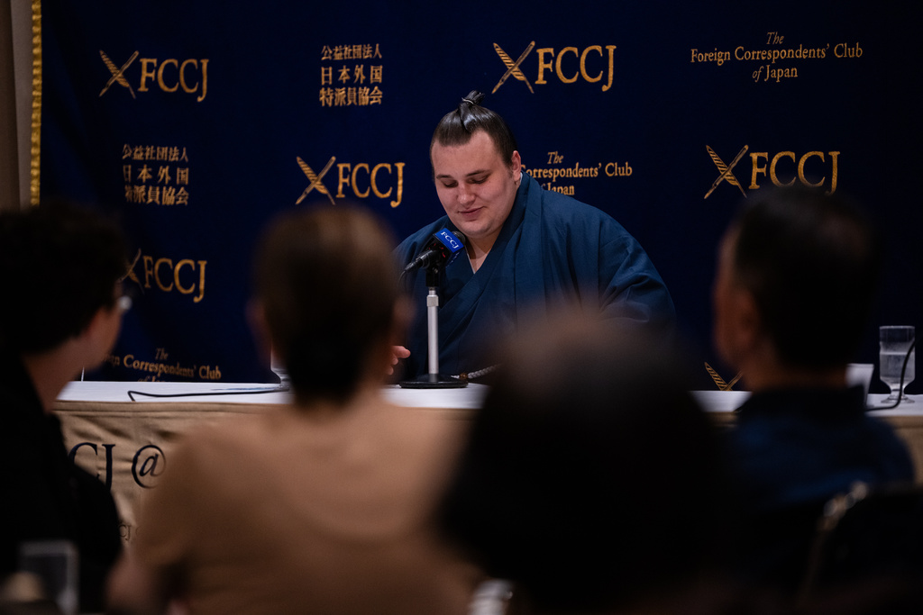 Ukrainian sumo wrestler Danilo Yavhushyshyn, known by his Japanese name Aonishiki Arata, speaks during a press conference at the Foreign Correspondents' Club of Japan, in Tokyo, Thursday, Oct. 9, 2025. (AP Photo/Louise Delmotte)