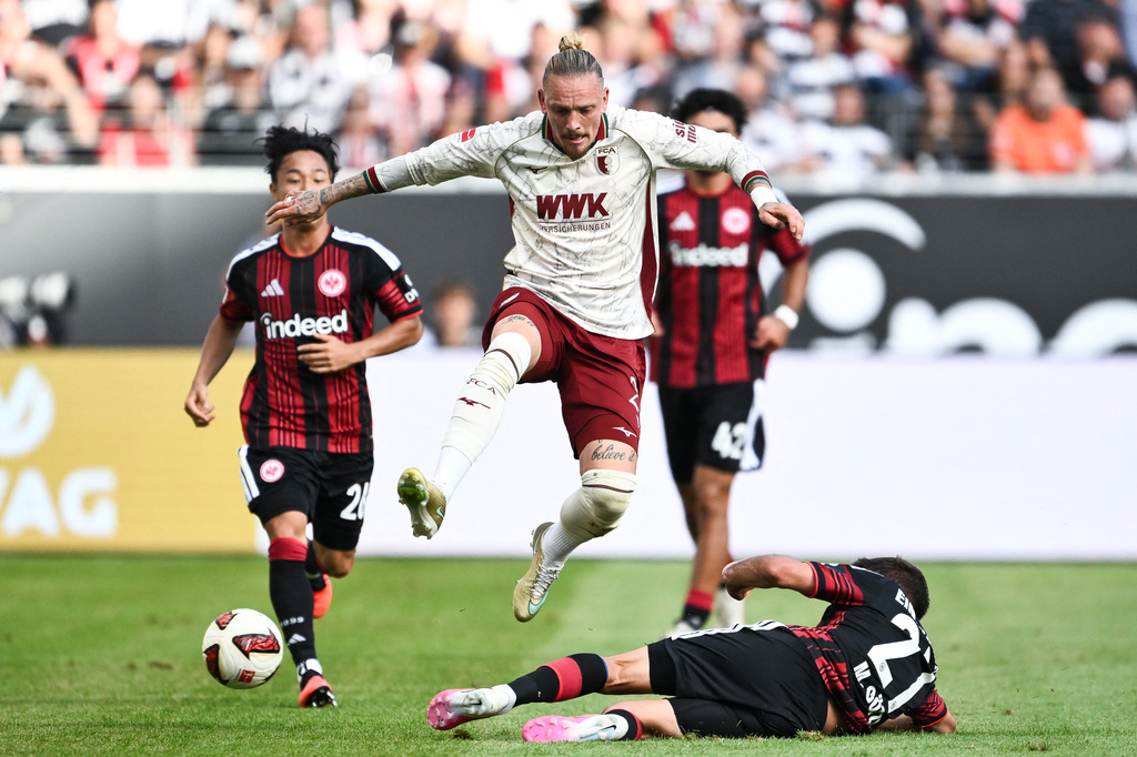 Augsburg's Marius Wolf, top, and Eintracht Frankfurt's Mario Götze battle for the ball during the German Bundesliga soccer match between Eintracht Frankfurt and FC Augsburg in Frankfurt, Germany, Sunday, Sept. 6, 2026. (Florian Wiegand/dpa via AP)