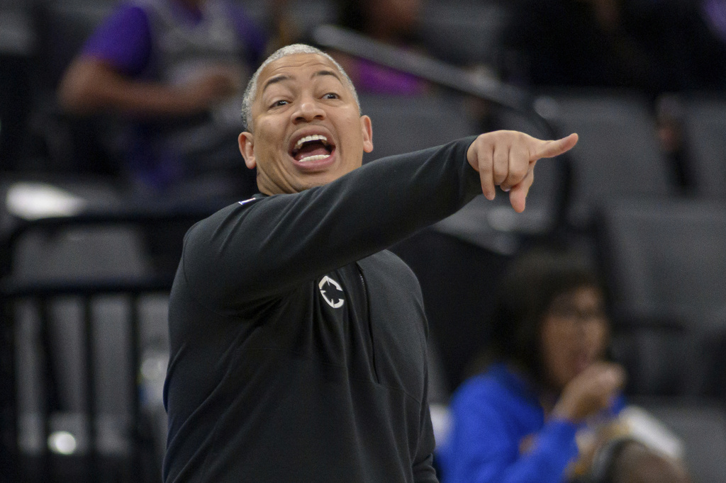 Los Angeles Clippers head coach Tyronn Lue shouts to his players from the bench during the second half of an NBA basketball game against the Sacramento Kings in Sacramento, Calif., Sunday, April 5, 2026. (AP Photo/Randall Benton)