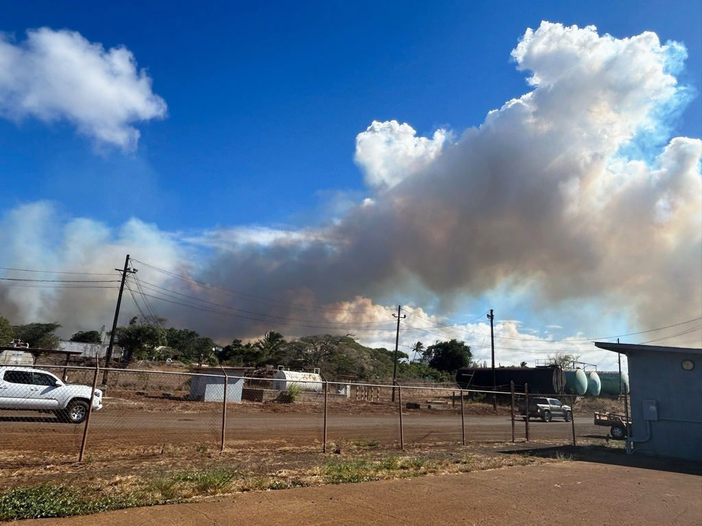 This photo provided by Wayne Thibaudeau shows smoke rising from a fire near Paia, Hawaii, Tuesday, Sept. 23, 2025. (Wayne Thibaudeau via AP)