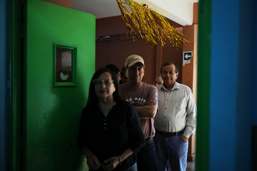 Voters line up at a polling station during general elections in Santiago, Chile, Sunday, Nov. 16, 2025. (AP Photo/Natacha Pisarenko)
