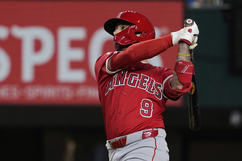 Los Angeles Angels' Zach Neto follows through on a solo home run against the Texas Rangers in the ninth inning of a baseball game, Tuesday, Aug. 26, 2025, in Arlington, Texas. (AP Photo/Tony Gutierrez)