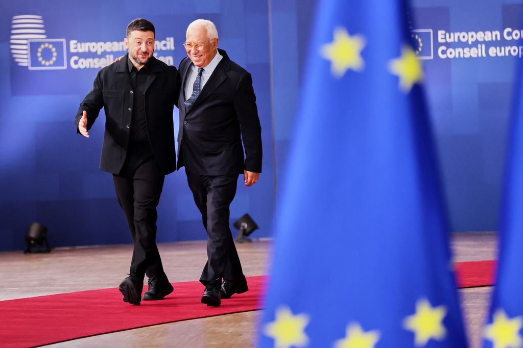 Ukraine's President Volodymyr Zelenskyy, left, and European Council President Antonio Costa arrive for an EU Summit at the European Council building in Brussels, Thursday, Oct. 23, 2025. (AP Photo/Francois Walschaerts)