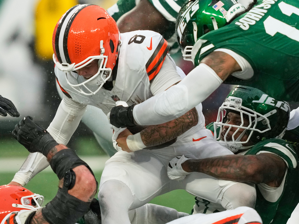 Cleveland Browns quarterback Dillon Gabriel (8) is sacked by New York Jets linebacker Quincy Williams, bottom right, in the second half of an NFL football game Sunday, Nov. 9, 2025, in East Rutherford, N.J. (AP Photo/Yuki Iwamura)