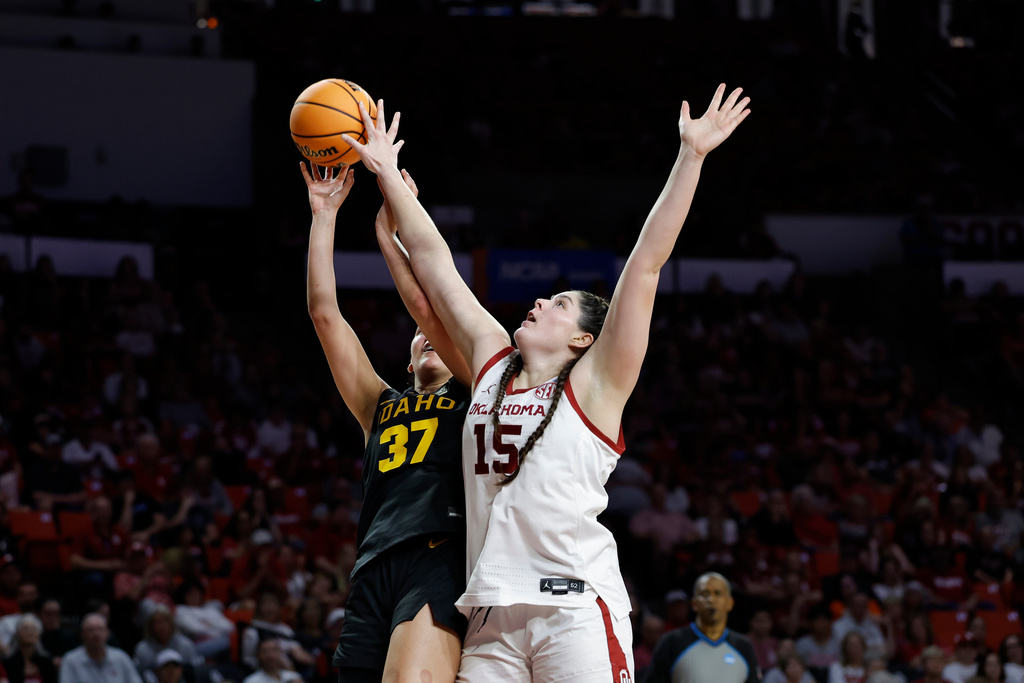 Oklahoma center Raegan Beers (15) blocks a shot by Idaho guard Ana Pinheiro (37) during the first half in the first round of the NCAA college basketball tournament, Friday, March 20, 2026, Norman, Okla. (AP Photo/Alonzo Adams)