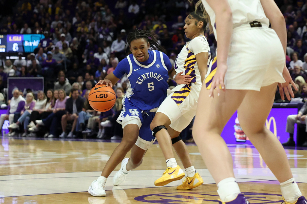 Kentucky guard Tonie Morgan (5) tries to drive past LSU guard Jada Richard, right, in the first half of an NCAA college basketball game in Baton Rouge, La., Thursday, Jan. 1, 2026. (AP Photo/Peter Forest)