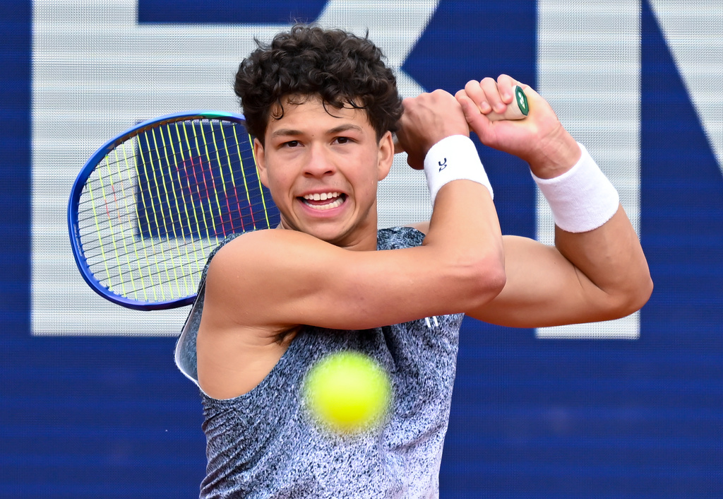 Ben Shelton of the US in action against Italy's Flavio Cobolli during the men's singles final match at the ATP Tour in Munich, Germany, Sunday April 19, 2026. (Sven Hoppe/dpa via AP)