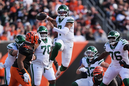 New York Jets quarterback Justin Fields (7) leaps past the line of scrimmage during the second half of an NFL football game against the Cincinnati Bengals, Sunday, Oct. 26, 2025, in Cincinnati. (AP Photo/Joshua A. Bickel) New York Jets quarterback Justin Fields (7) leaps past the line of scrimmage during the second half of an NFL football game against the Cincinnati Bengals, Sunday, Oct. 26, 2025, in Cincinnati. (AP Photo/Joshua A. Bickel)
